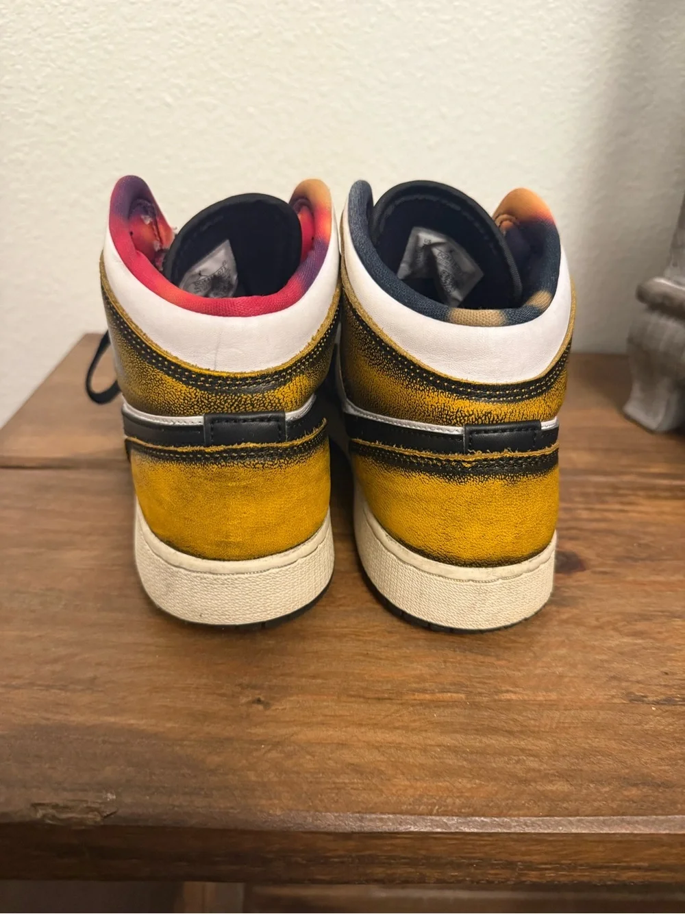 Nike Air Jordan 1 Mid SE “Wear-away” sneakers